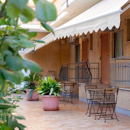 Affittacamere Il Giardino Alba Adriatica Zewnętrze zdjęcie